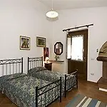 Szálloda L'oasi Di Lombrici